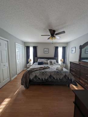 Townhouse near shopping/dining